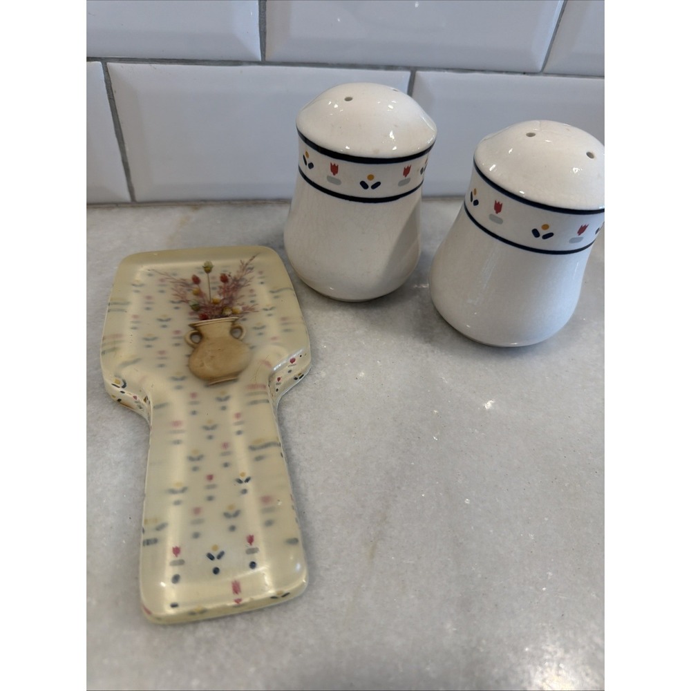 Vintage JCPenney country borders s&p shaker's With Matching Acrylic Spoon‎ Rest